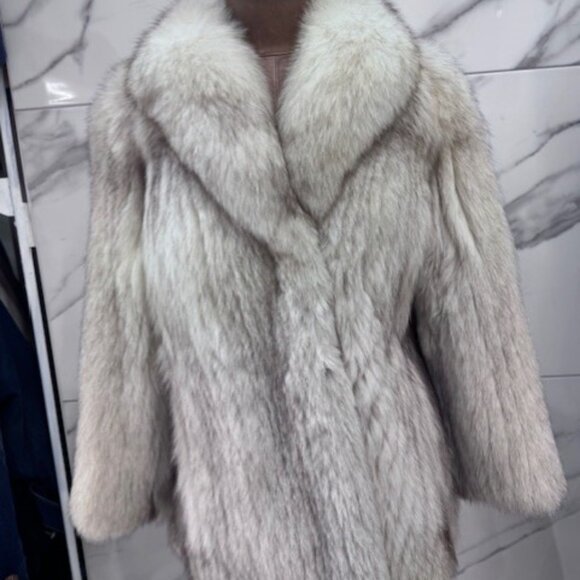 BLUE FOX FUR COAT-TIMELESS ELEGANCE - Picture 2 of 4